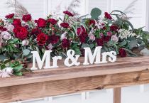 Dřevěný nápis "Mr & Mrs" - Pan a Paní - bílý, 50 x 9,5 cm - Dekorace