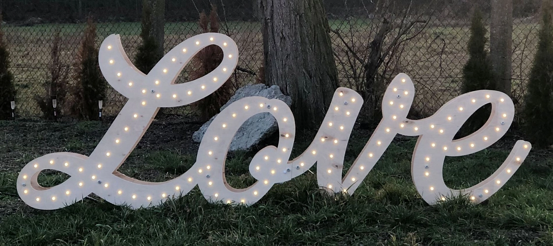DEKORACE - SVÍTÍCÍ NÁPIS - LOVE - 100 cm