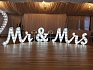 DEKORACE - SVÍTÍCÍ NÁPIS - MR&MRS - 90 cm