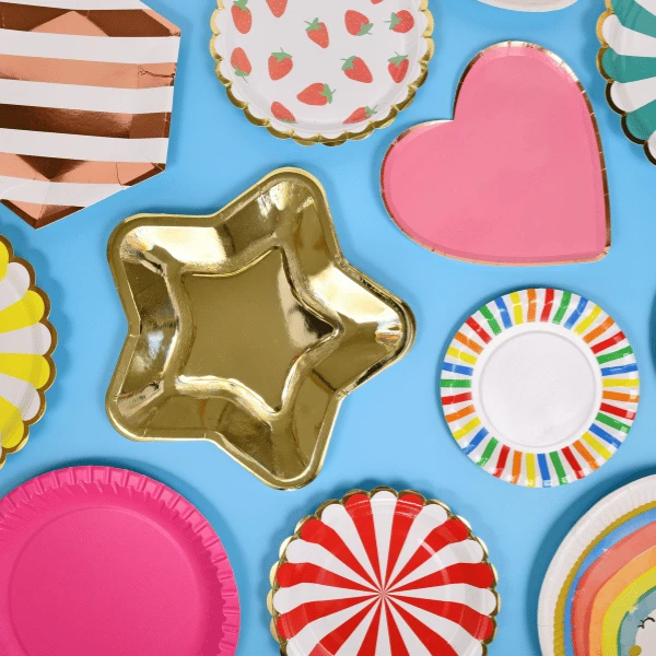 Jaké papírové talíře vybrat podle jídla: jednoduchý průvodce